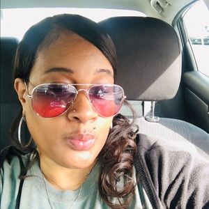 Meet your Posher, Constance